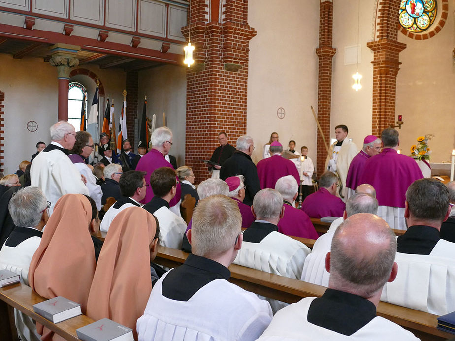 Pontifikalrequiem und Beisetzung von Weihbischof em. Johannes Kapp (Foto: Karl-Franz Thiede)